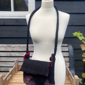 Schoudertas zwart met rood